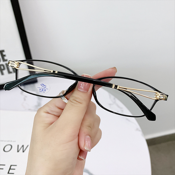 🎁2024 New Year Hot Sale🎁WOMEN'S FASHION LIGHTWEIGHT METAL ANTI-BLUE LIGHT READING GLASSES